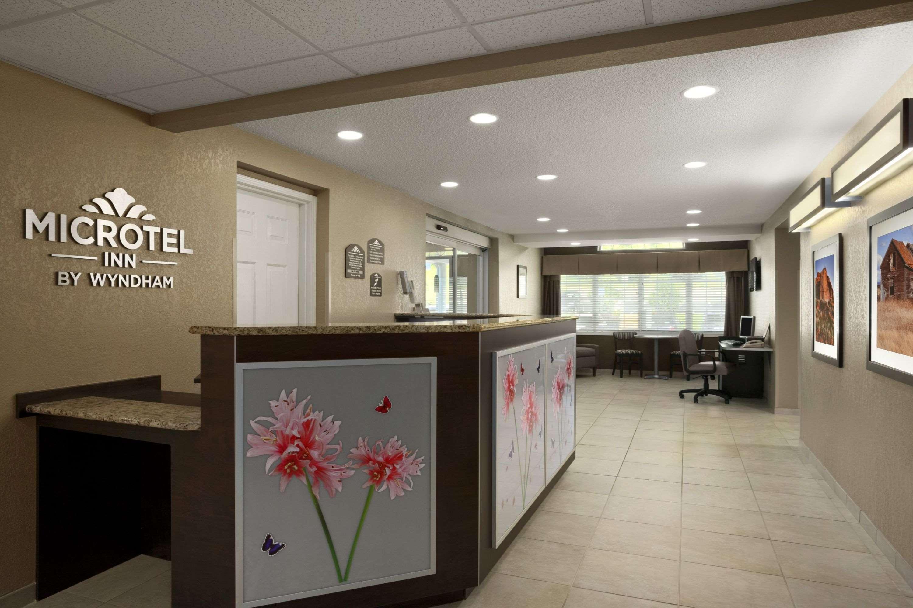 Microtel Inn&Suites By Wyndham Mineral Wells/Parkersburg Exterior foto